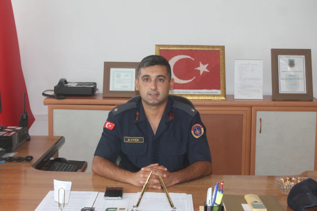 Yumurtalık’ta çok sevilen  İlçe Jandarma Komutanı Üst.Teğmen Oktay Aypek’in Tayini Adana Merkeze Çıktı
