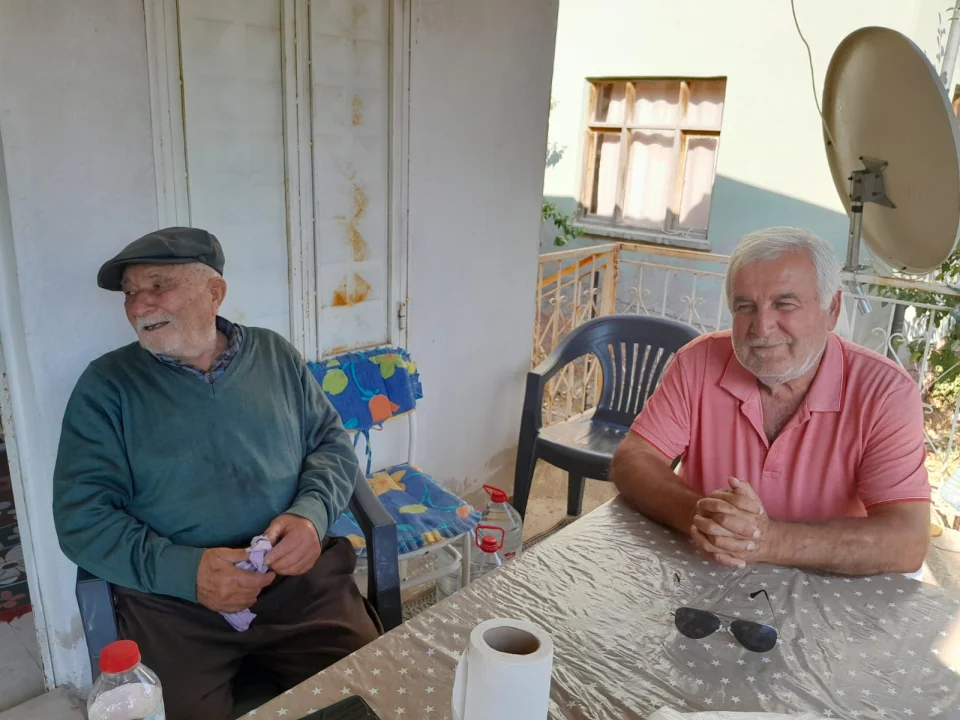 YUMURTALIK'IN ULUÇINARI,YAŞAYAN KÜTÜPHANESİ SÜLEYMAN BOZDOĞAN İLÇENİN YEREL BASININA”ATATÜRKLE İLĞİLİ ANILARINI PAYLAŞTI.”