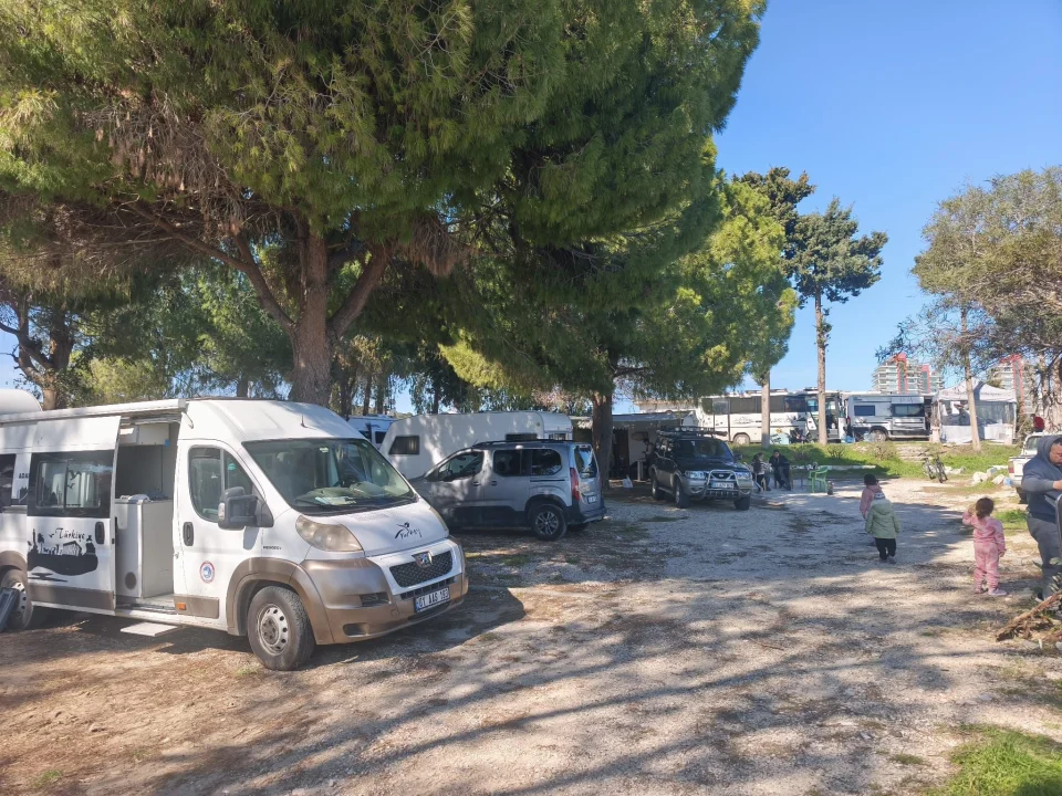 Öğrencilere Hediye, Karavancılara Misafirperverlik: Yumurtalık’ta Sosyal Belediyecilik Örneği