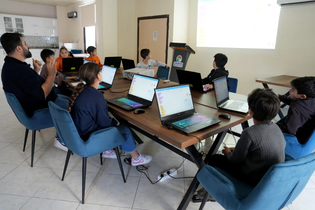 Çukurova’da Teknoloji Seferberliği: Çocuklar ve Gençler Geleceği Kodluyor