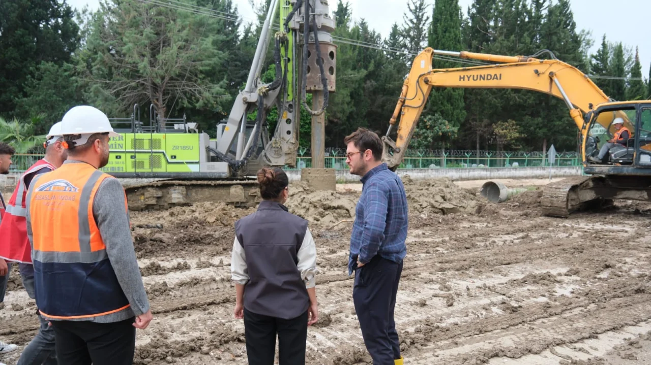 Ceyhan'da Mahalleler Birleşiyor: Dev Üst Geçit Şehir İçi Trafiği Rahatlatacak