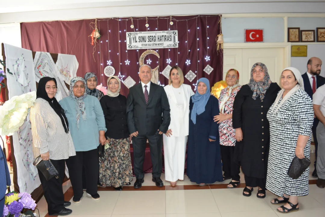 Kaymakam Ramazan Kurtyemez ve Eşi Gülden Kurtyemez Ceyhan Halk Eğitimi Sergisinde