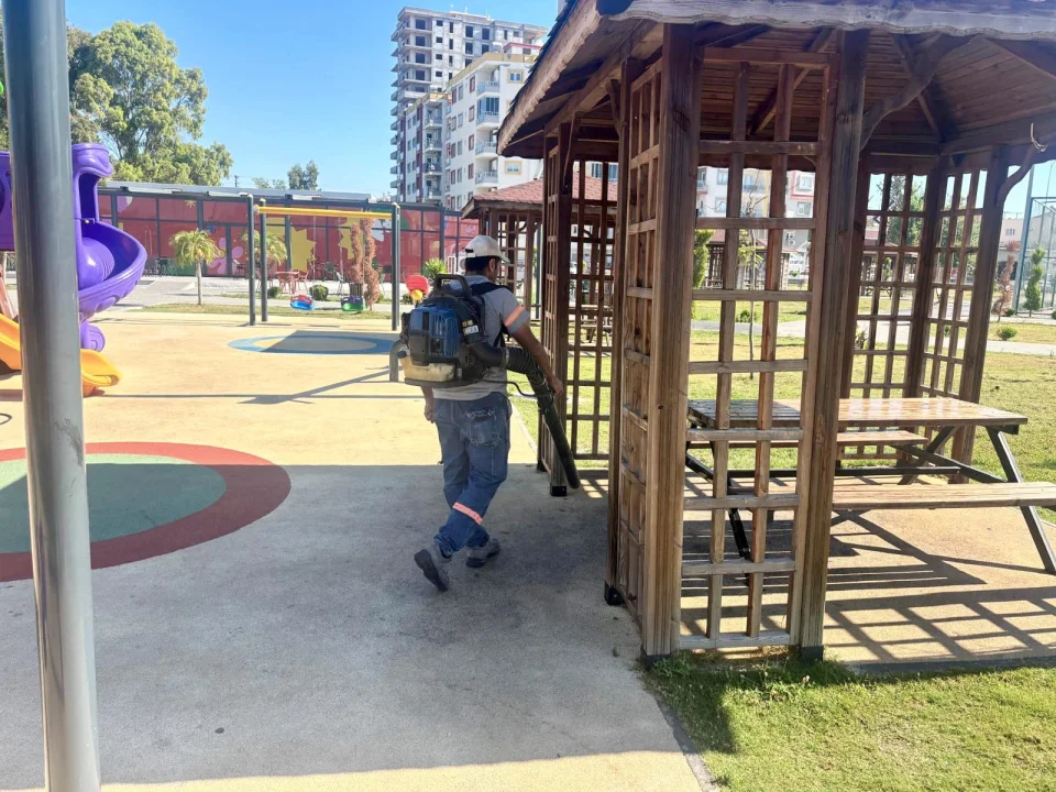 Yürüyüş Yolları ve Oturma Alanları Dezenfekte Edildi: Ceyhan’da Hijyenik Dokunuş