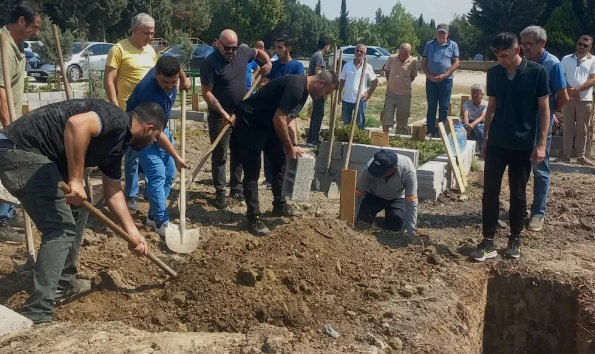 Ceyhan’da Hüzünlü Veda: Mahmut Apak Cuma Namazının Ardından Defnedildi