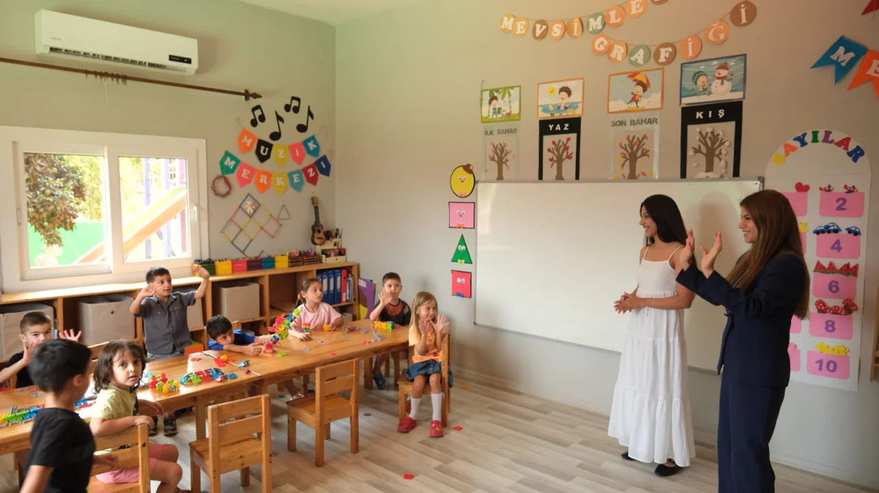 Ceyhan’da Yeni Eğitim Yılı Coşkusu: Belediye Heyeti Okullarda Zillerin Heyecanına Ortak Oldu