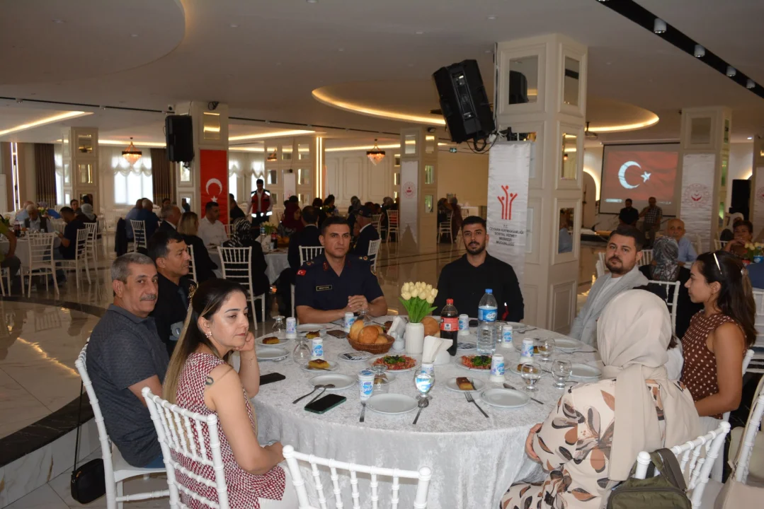 Ceyhan Protokolü ve Kahraman Gaziler Anlamlı Yemekte Buluştu