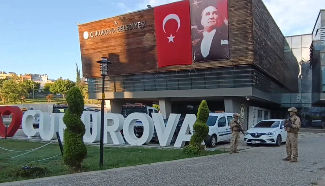 Adana’da Dev Soruşturma! Çukurova Belediyesi’ne Şafak Operasyonu: 44 Gözaltı